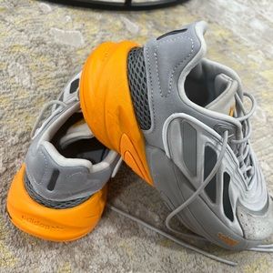 Adidas.. size 8 adult. Unisex super comfy